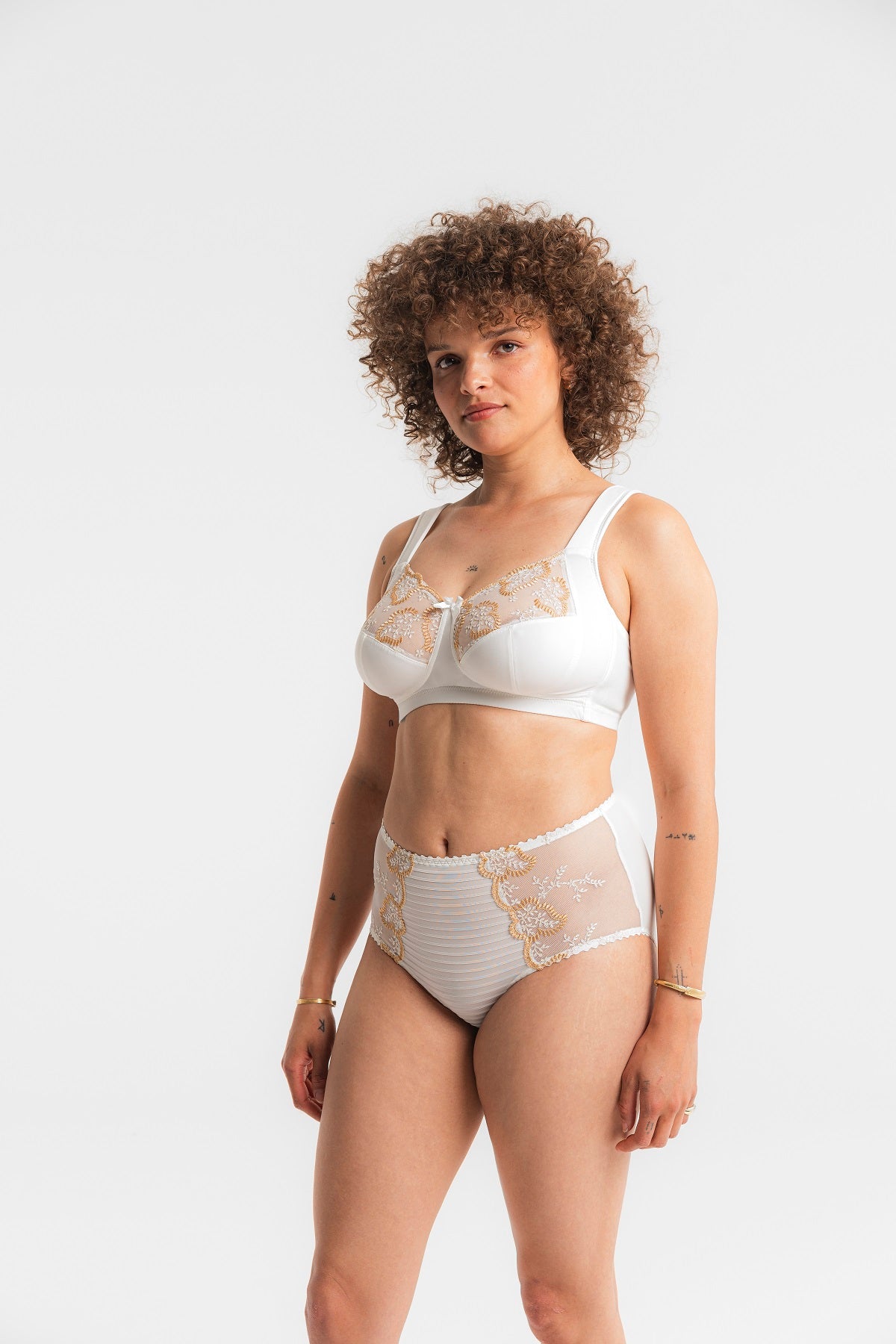 Louisa Bracq-Élise soutien-gorge emboîtant sans armature nacre/or