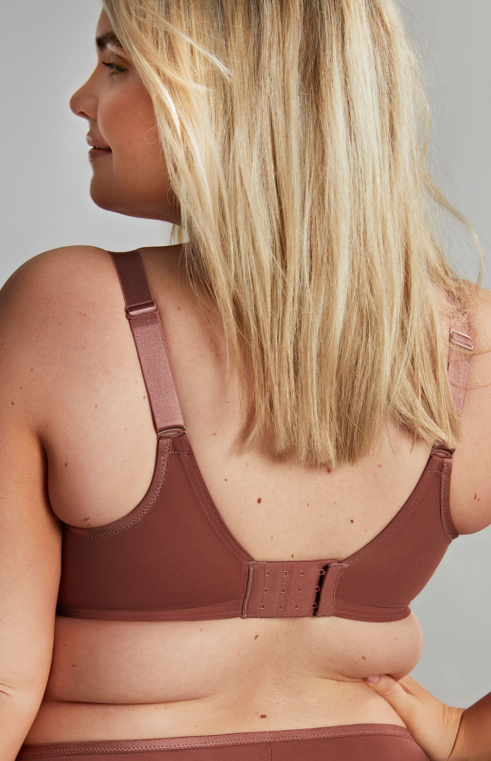Sculptresse-Illuminate soutien-gorge moulé avec armatures bois de ronce